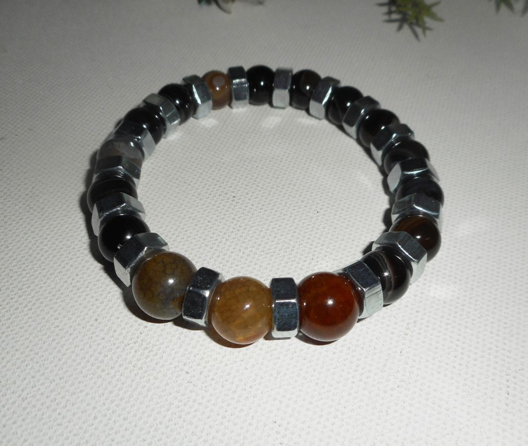 Bracelet en pierres d'agates marrons avec boulons en acier inoxydable