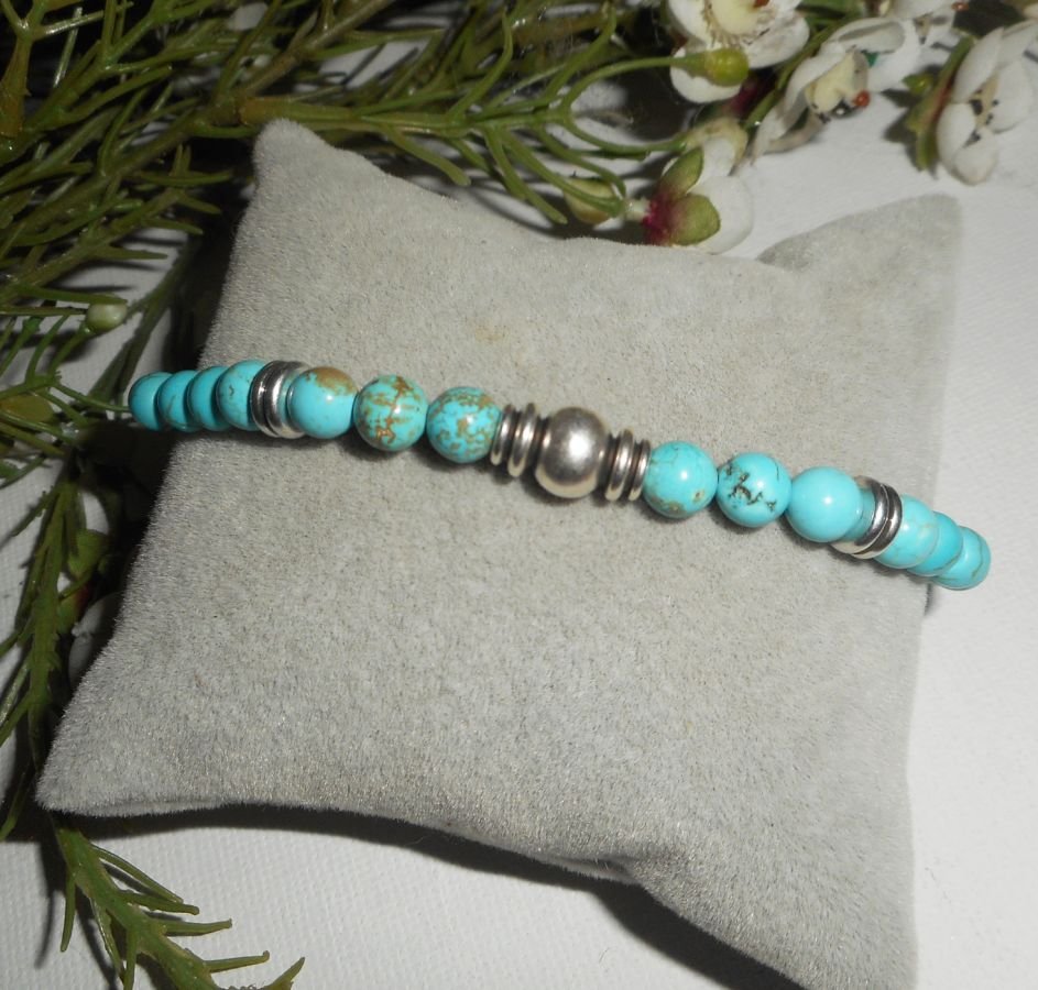 Bracelet en pierres de howlite turquoise avec perle argent