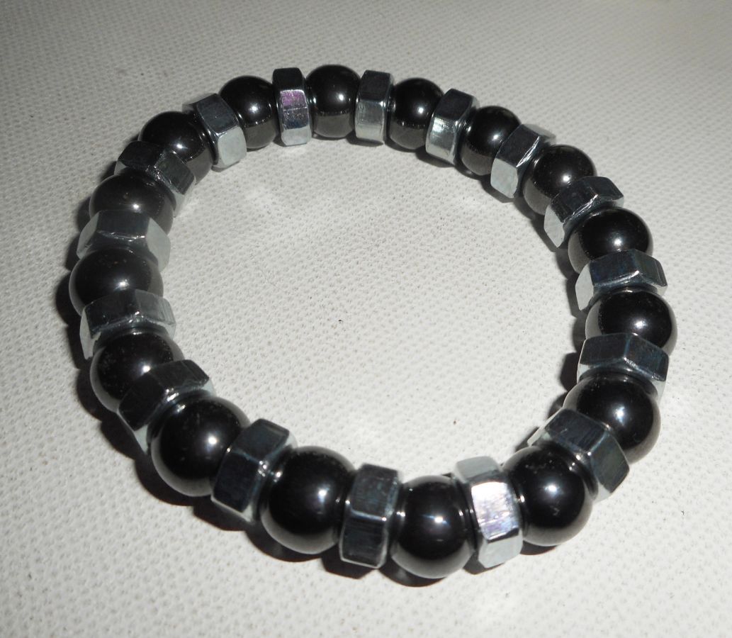 Bracelet en pierres d'hématite avec boulons en acier inoxydable