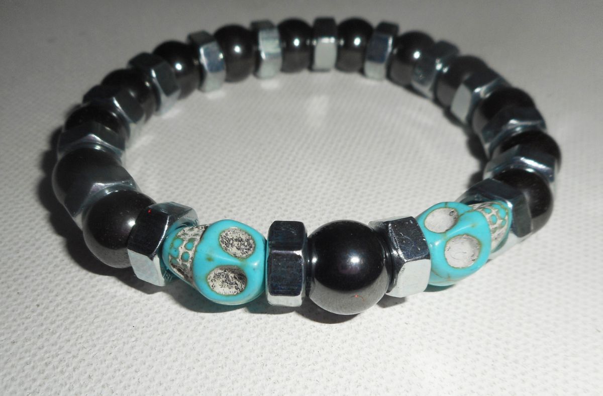 Bracelet en pierres d'hématite avec tête de mort bleu pour homme 