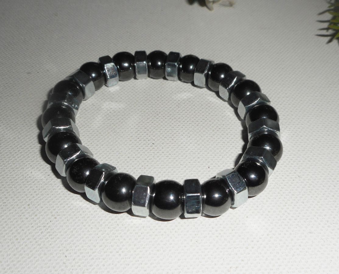 Bracelet en pierres d'hématite avec boulons en acier inoxydable