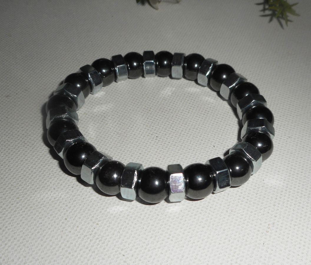 Bracelet en pierres d'hématite avec boulons en acier inoxydable