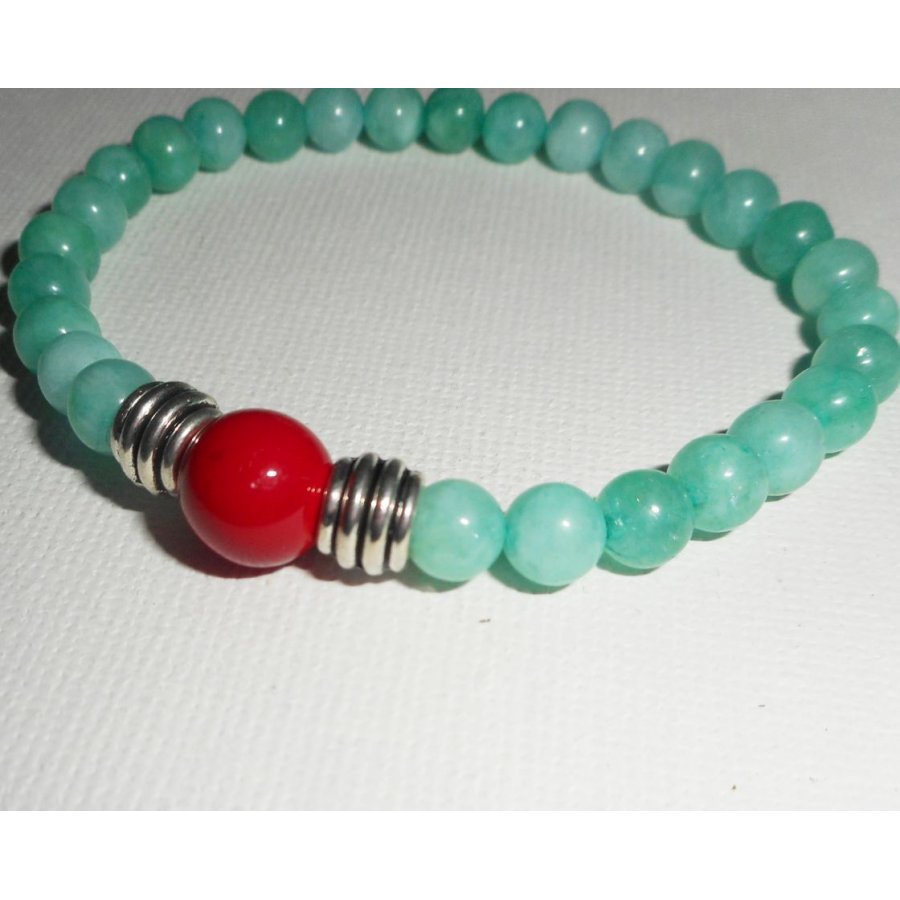 Bracelet en pierres de jade et gorgone rouge