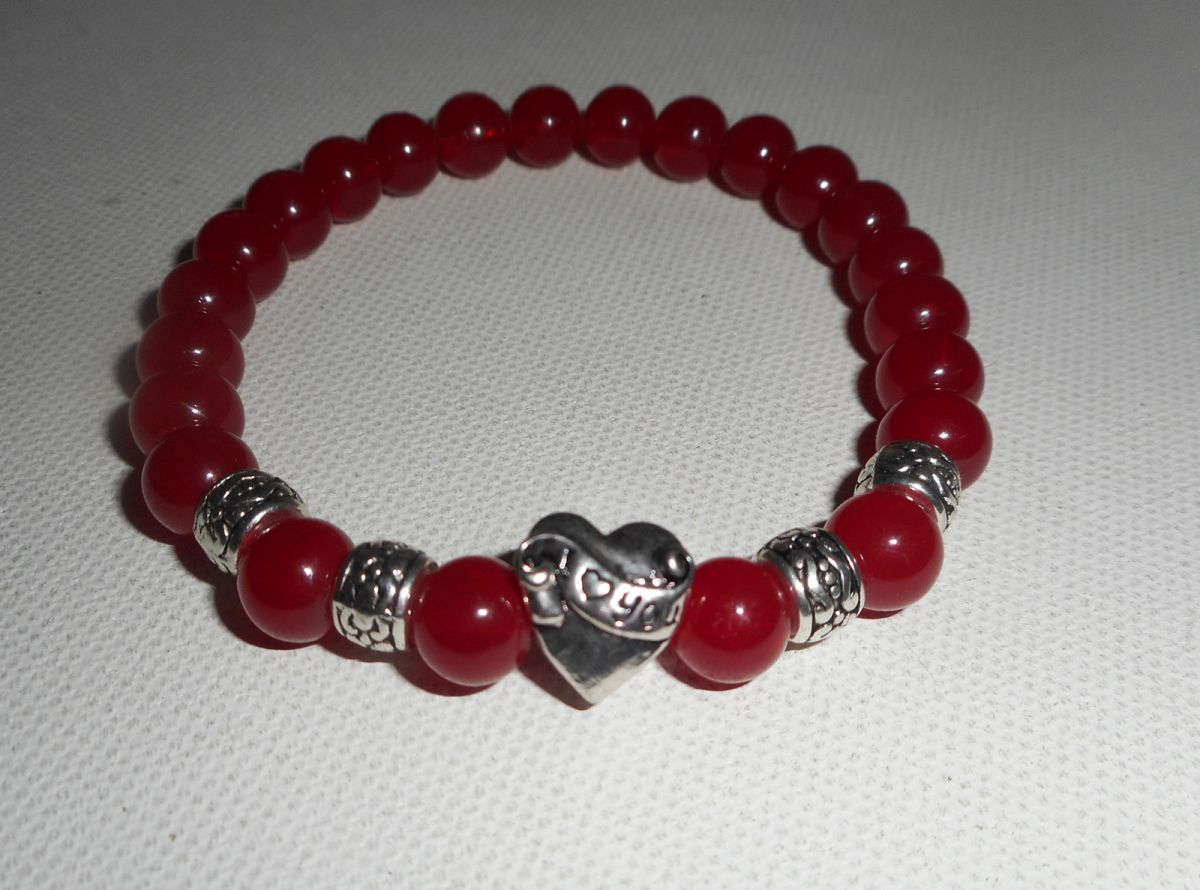Bracelet en pierres de jade rouge et coeur en argent