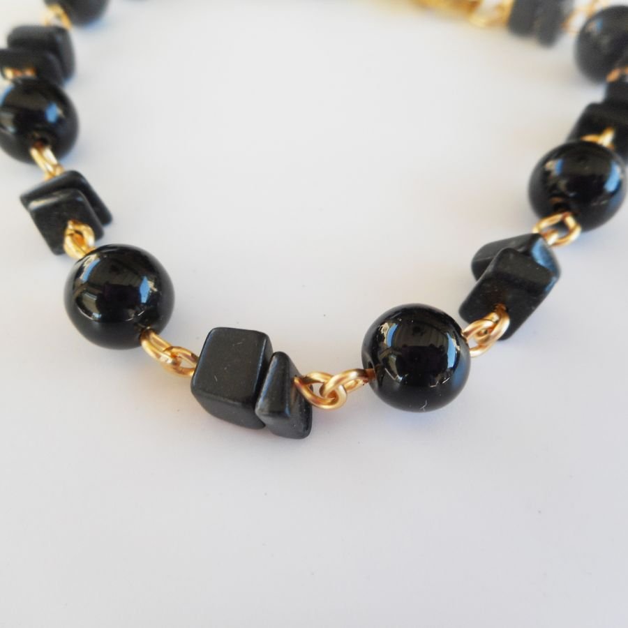 Bracelet en pierres d'onyx et acier doré