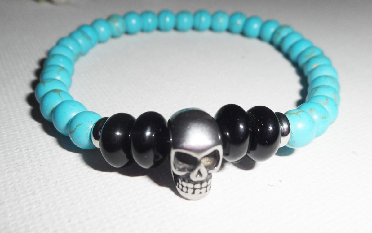 Bracelet en pierres d'onyx et turquoise avec tête de mort en acier inoxydable