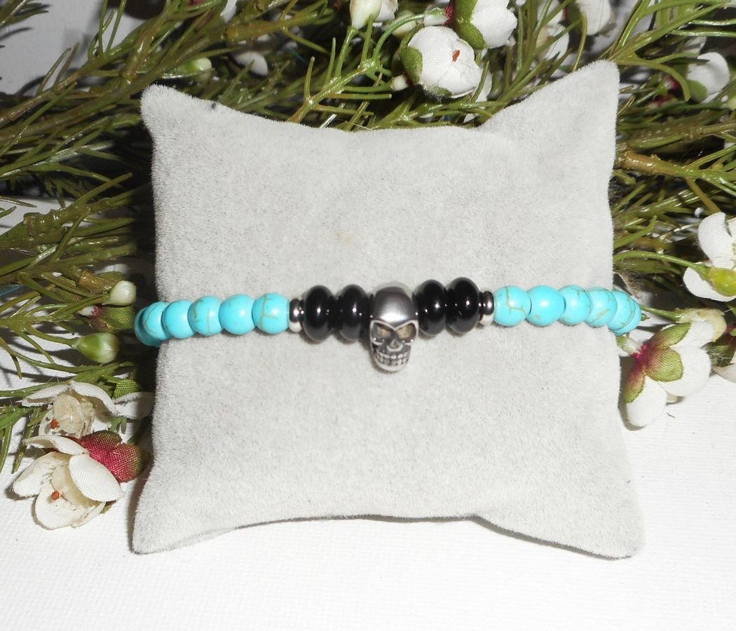 Bracelet en pierres d'onyx et turquoise avec tête de mort en acier inoxydable