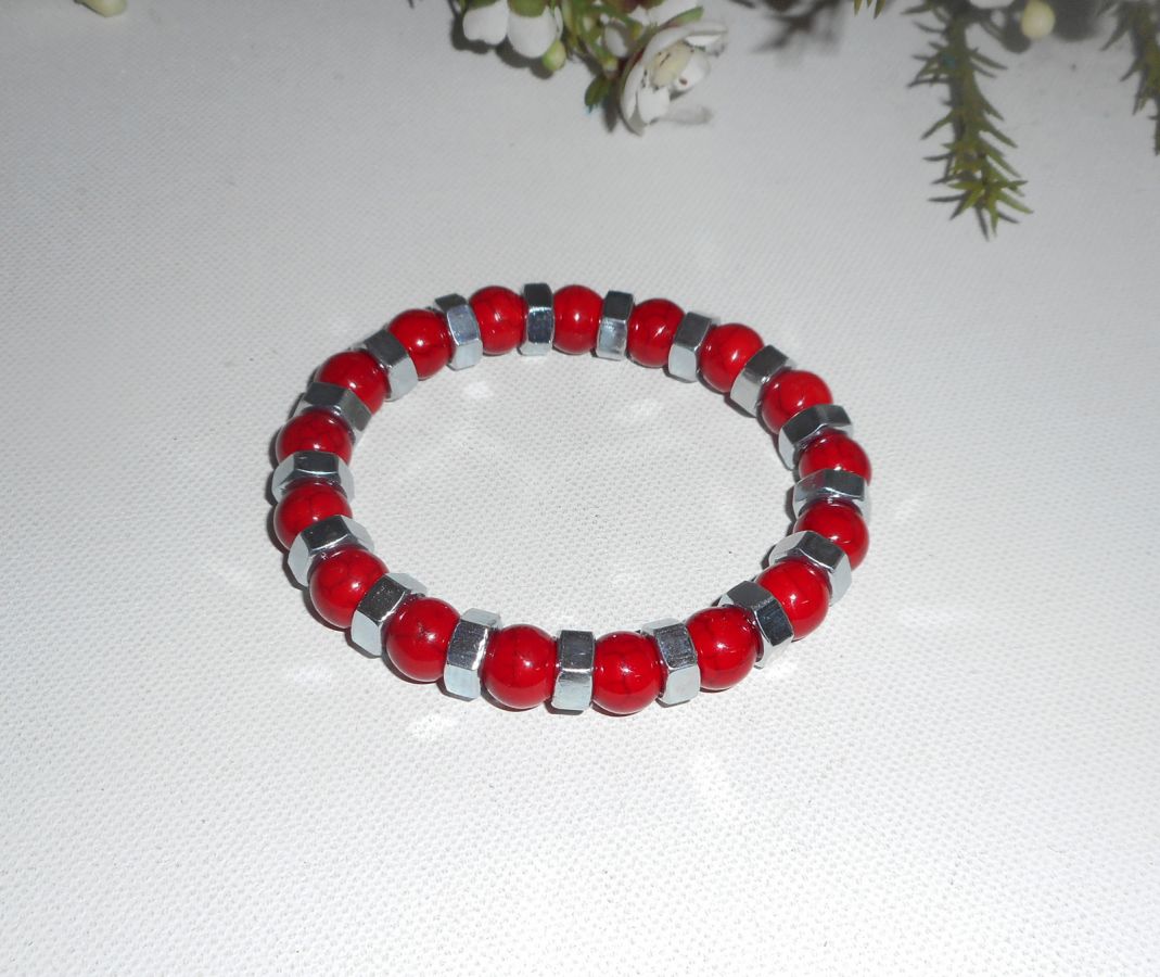 Bracelet en pierres rouges avec boulons en acier inoxydable