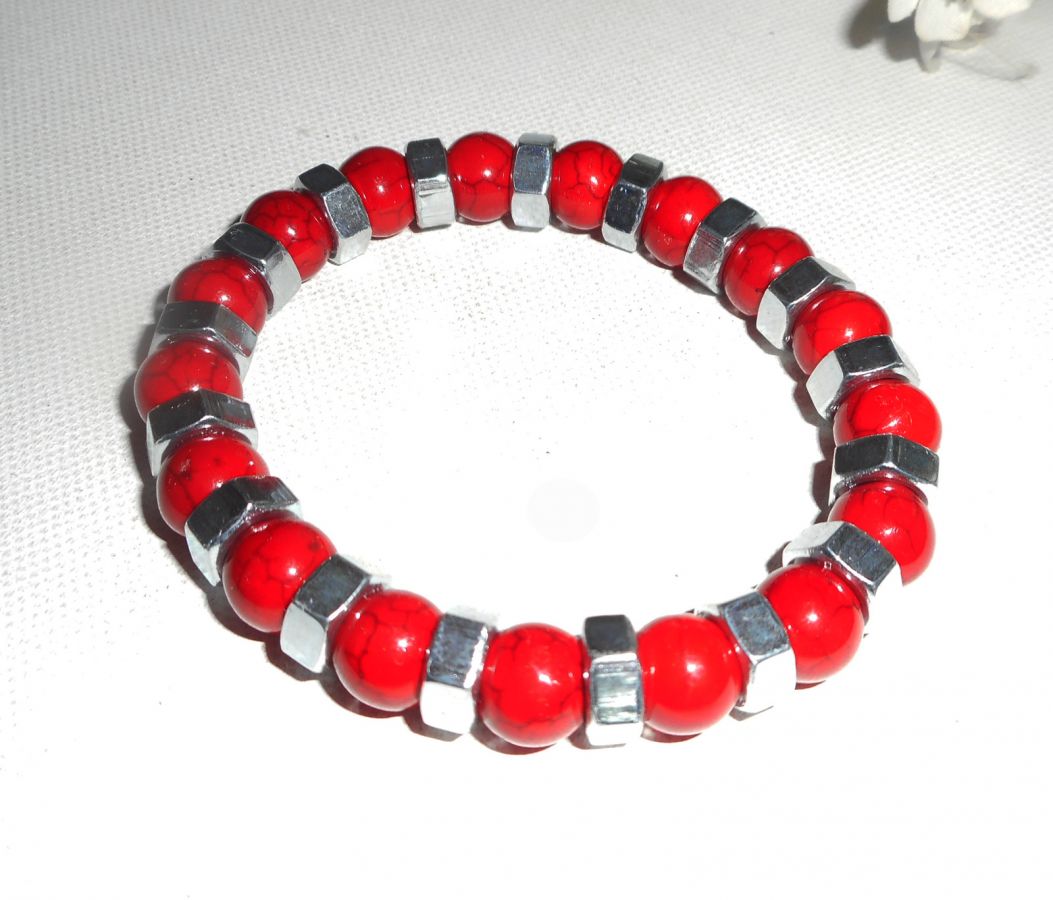 Bracelet en pierres rouges avec boulons en acier inoxydable