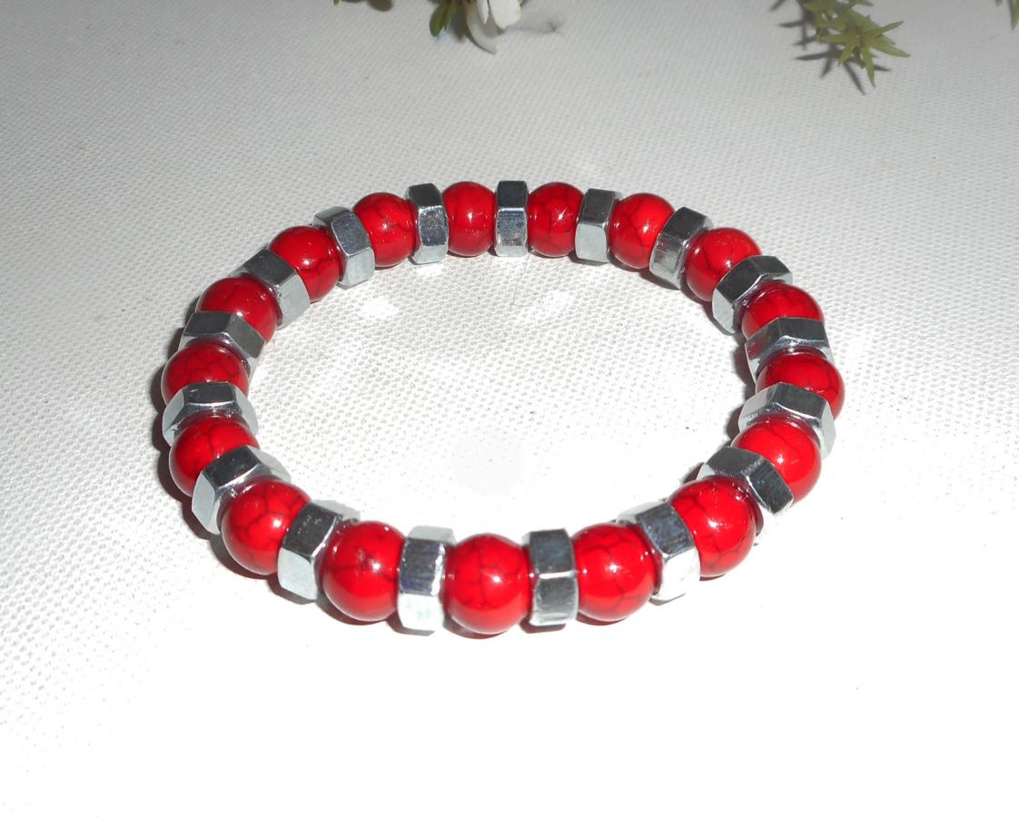 Bracelet en pierres rouges avec boulons en acier inoxydable
