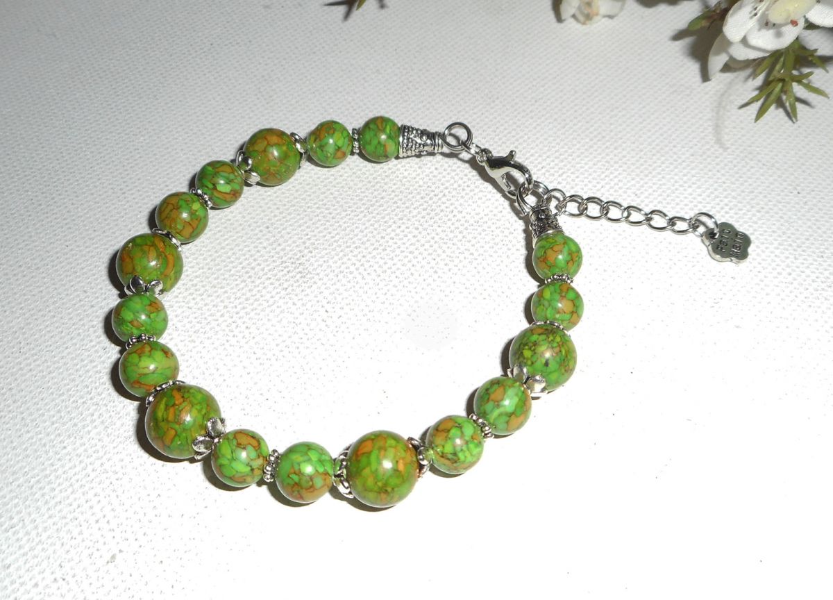 Bracelet en  pierres de turquenite verte