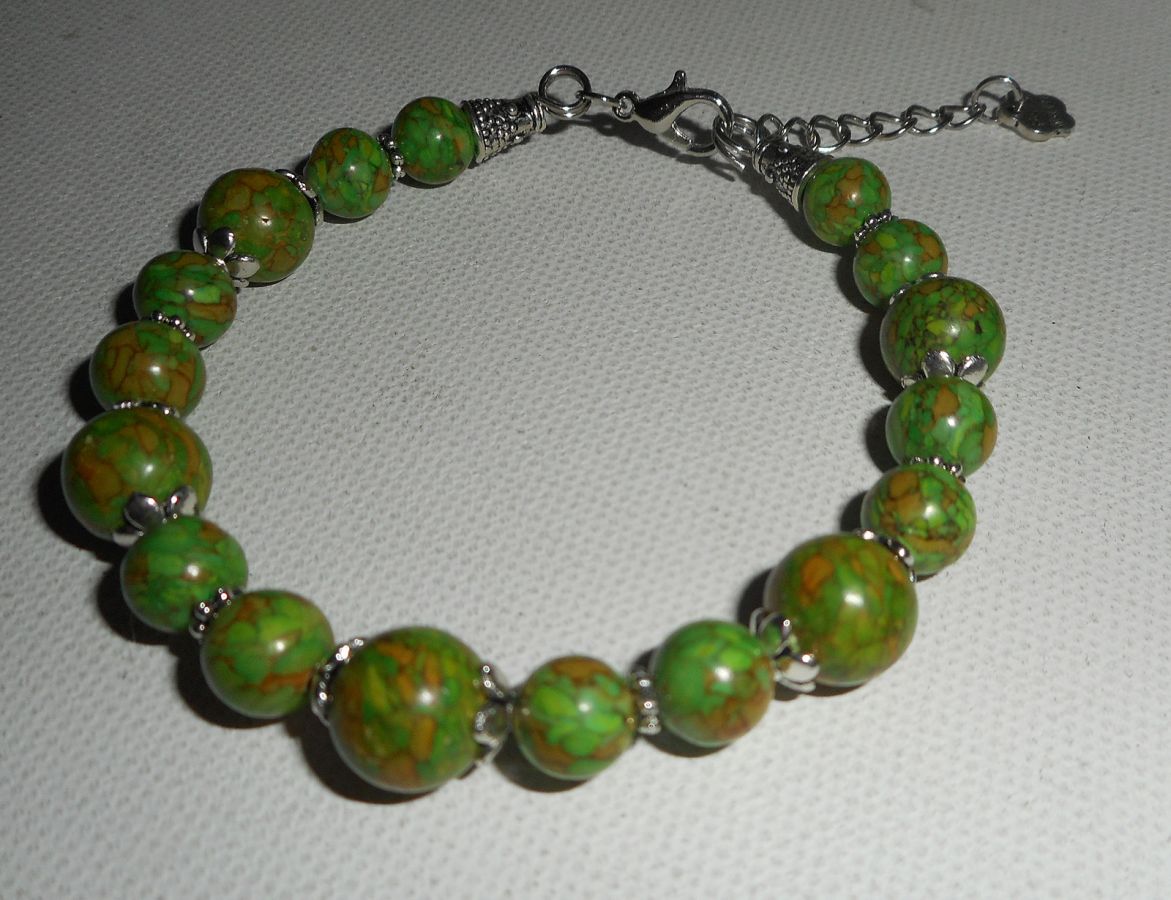 Bracelet en  pierres de turquenite verte