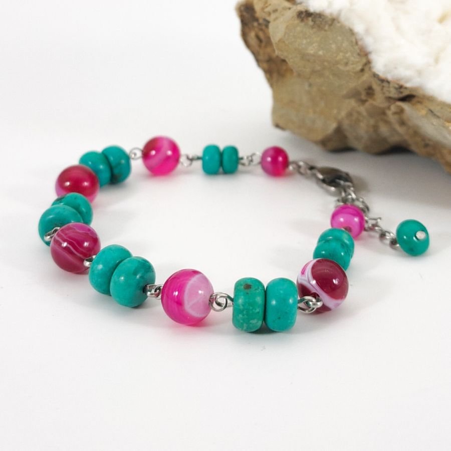 Bracelet en pierres de turquoise et agates rose fuchsia