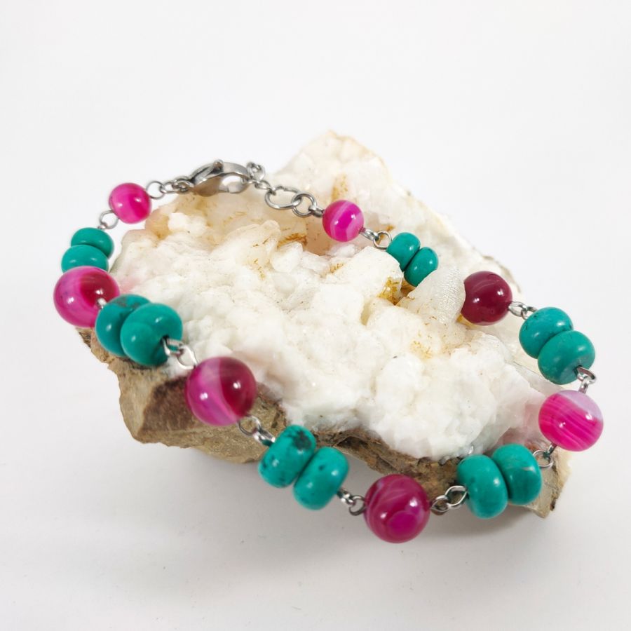 Bracelet en pierres de turquoise et agates rose fuchsia