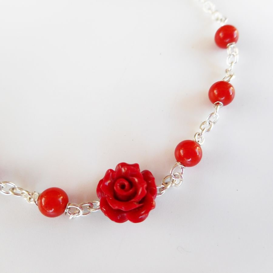 Bracelet rose rouge avec perle en gorgone rouge sur chaine argent 925