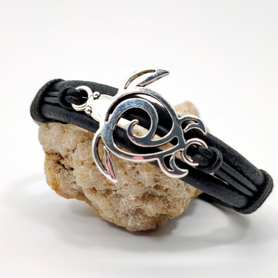 Bracelet tortue de mer sur cordon de cuir noir