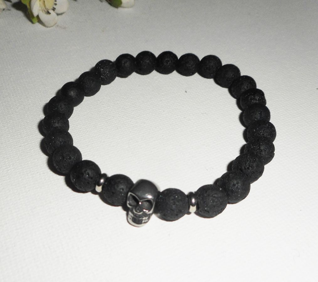 Bracelet tête de mort acier avec pierres en lave noir