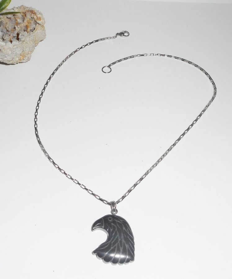 Collier aigle en pierre en hématite sur chaine en acier inoxydable