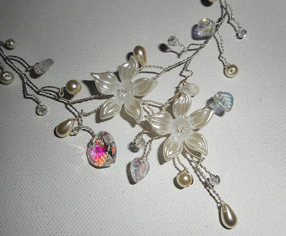 Collier aérien en cristal blanc avec fleur et perles nacrées
