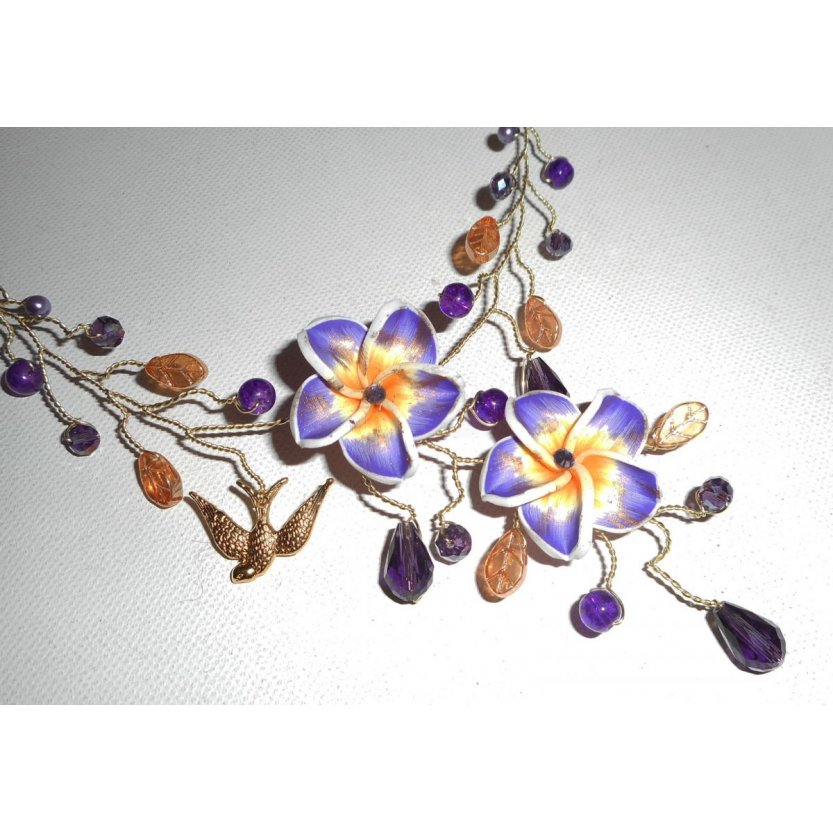 Collier aérien avec fleurs d'hibiscus et perles en cristal violet