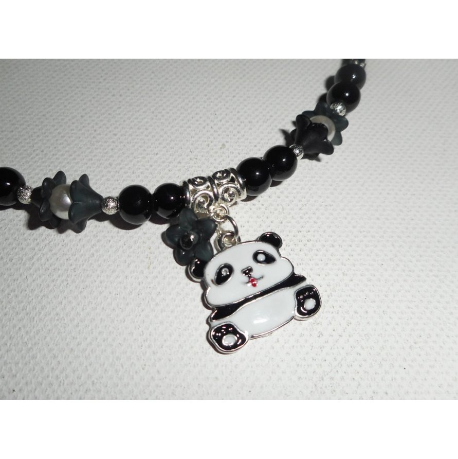 Collier enfant panda en émail avec perles de verre noir et fleurs blanches sur buna corde noir