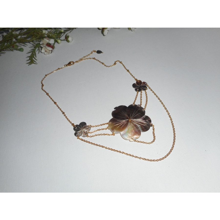 Collier fleur de nacre et chainage or