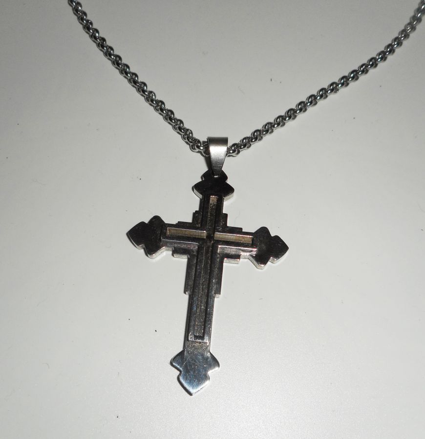 Collier grande croix sur chaine en acier inoxydable