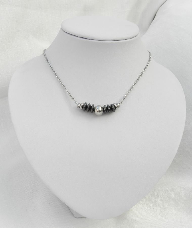 Collier homme avec pierres en hématite et perle en acier inoxydable