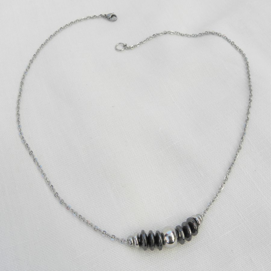 Collier homme avec pierres en hématite et perle en acier inoxydable