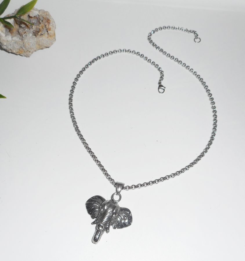 Collier élèphant sur chaine en acier inoxydable