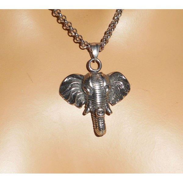 Collier élèphant sur chaine en acier inoxydable