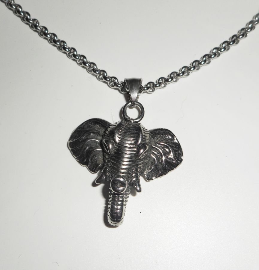 Collier élèphant sur chaine en acier inoxydable