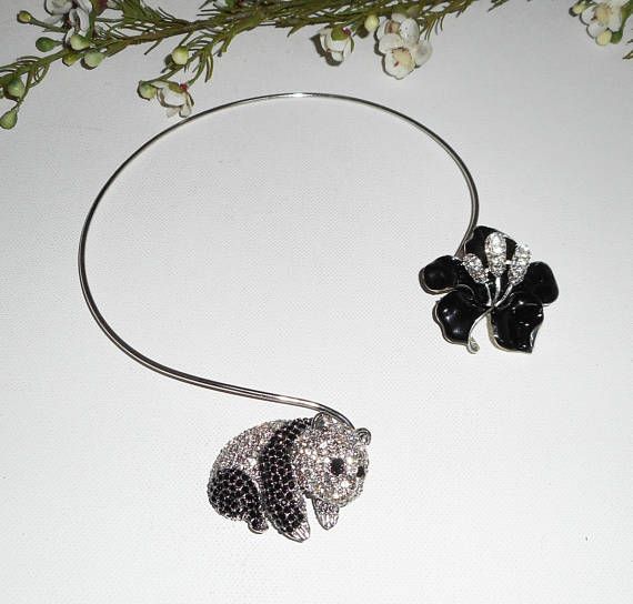 Collier original en métal soudé avec panda et fleur en émail et strass
