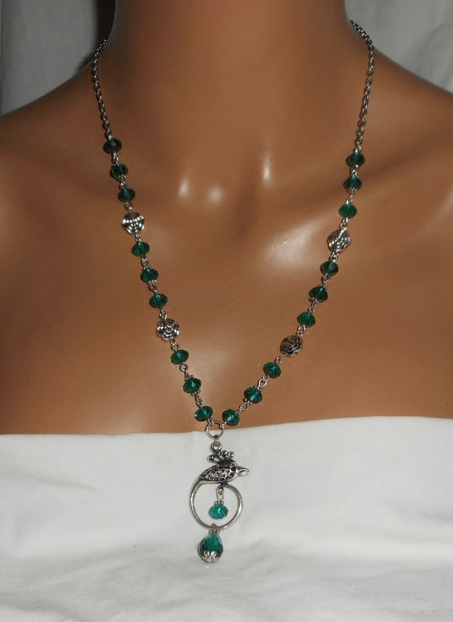 Collier paon serti de cristal vert sur chaine argent