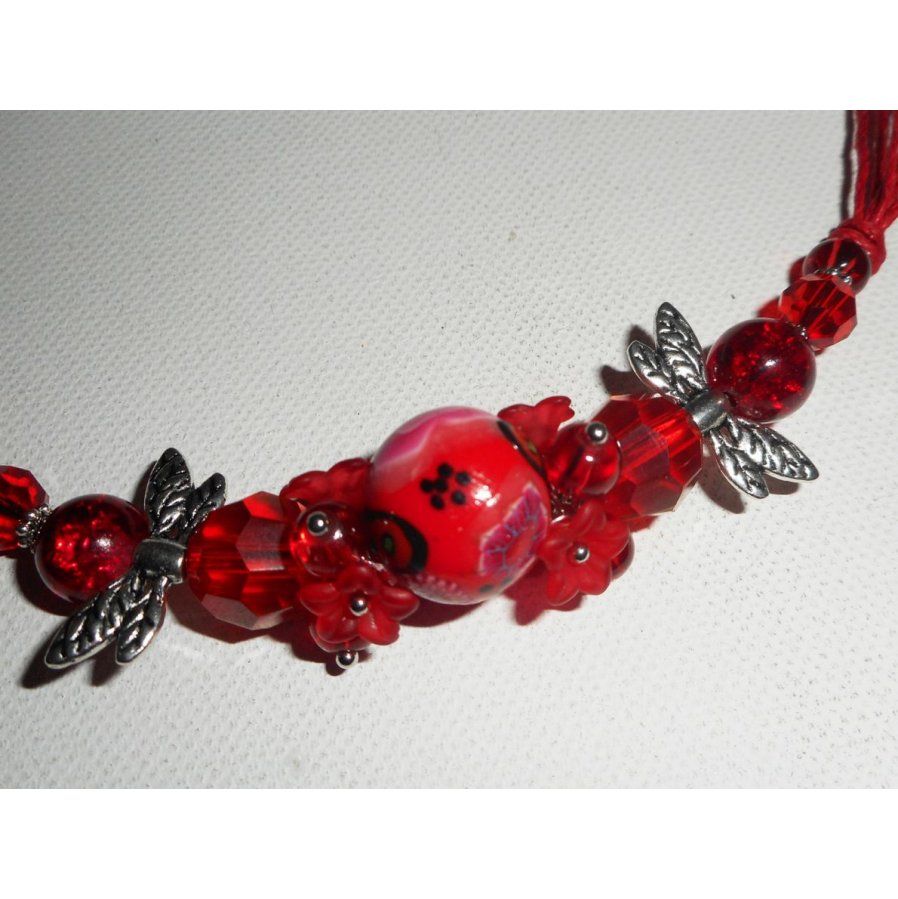 Collier perle fleurie rouge avec perles en cristal sur cordon assorti