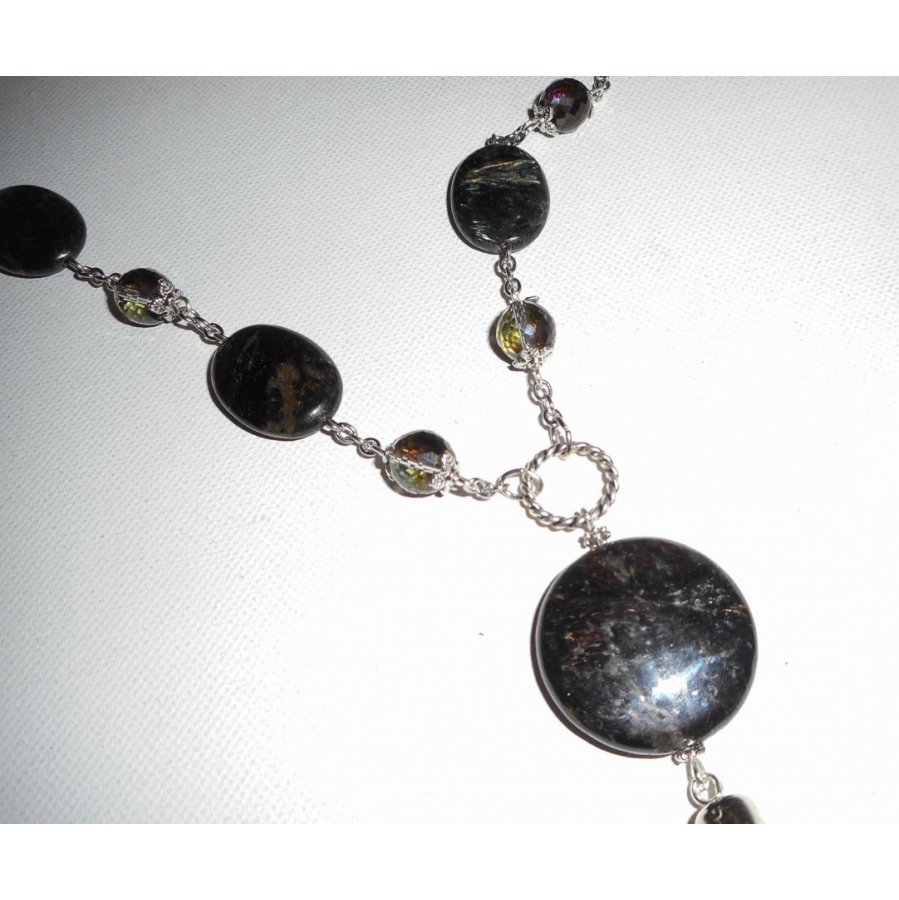 Collier en pierres d'astrophilite avec perles en cristal et pompon en métal argent