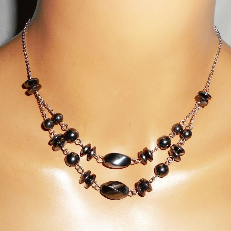 Collier en pierres d'hématite sur chaine en acier inoxydable