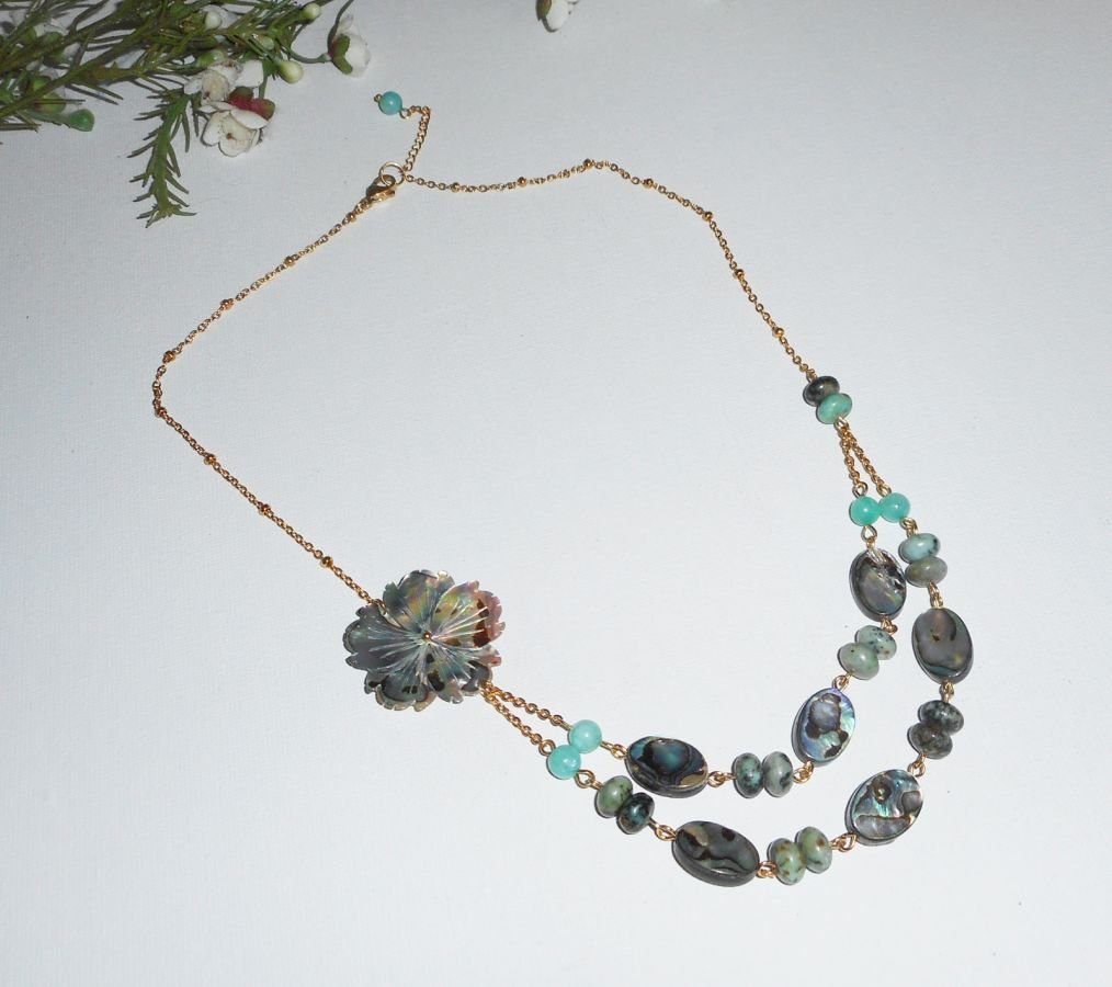 Parure Collier pierres de jaspe verte avec  fleurs et palets d'abalone double rangs