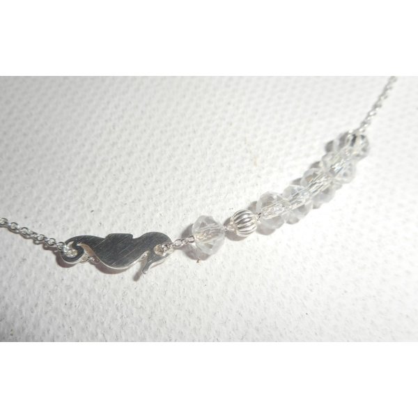 Collier ras de cou en argent 925 avec petit hippocampe et perles en cristal