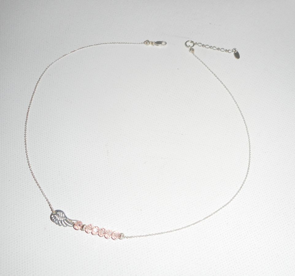 Collier ras de cou en argent 925 avec petite aile et perles en cristal rose