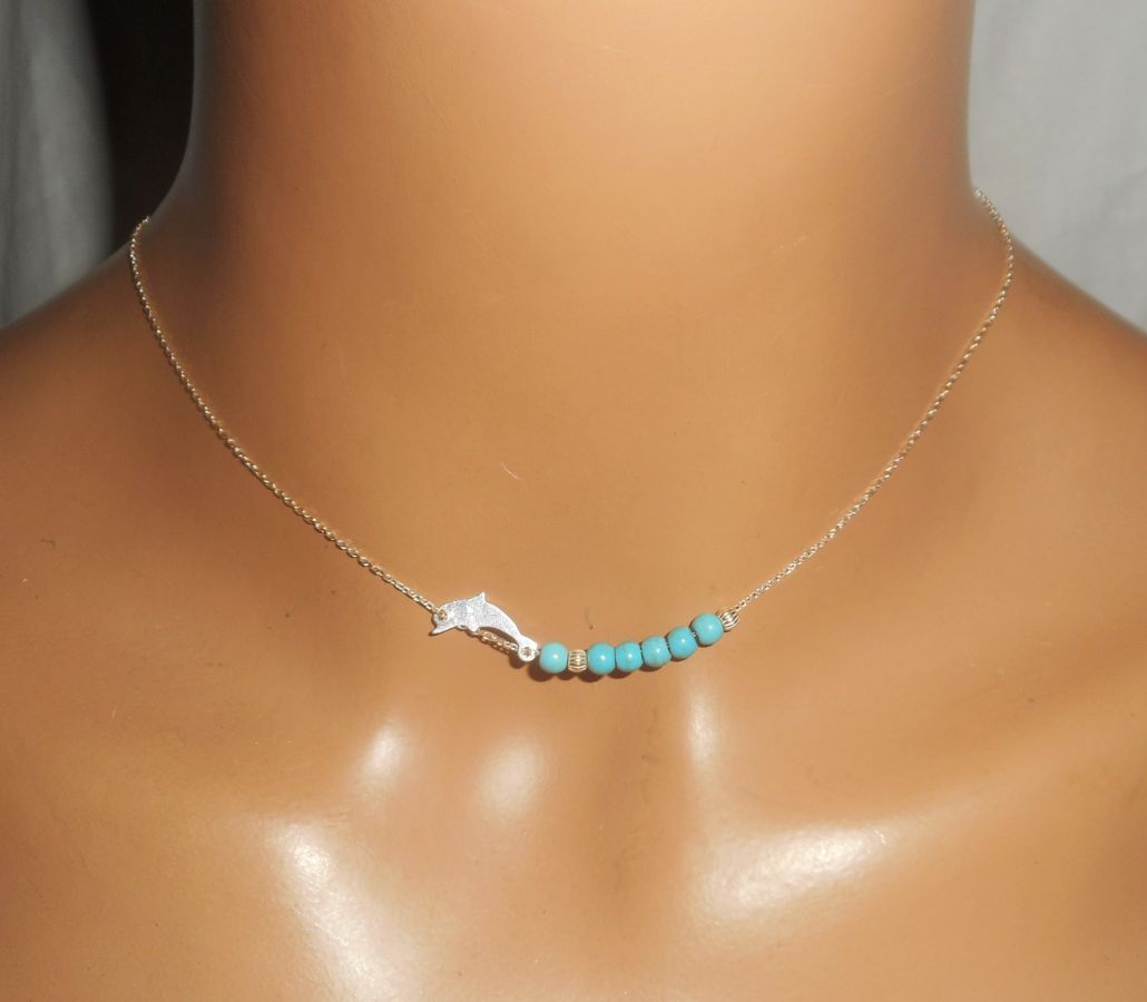 Collier ras de cou en argent 925 avec petit dauphin et pierres turquoise