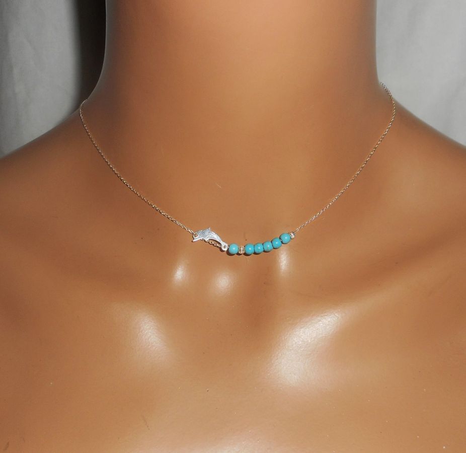 Collier ras de cou en argent 925 avec petit dauphin et pierres turquoise