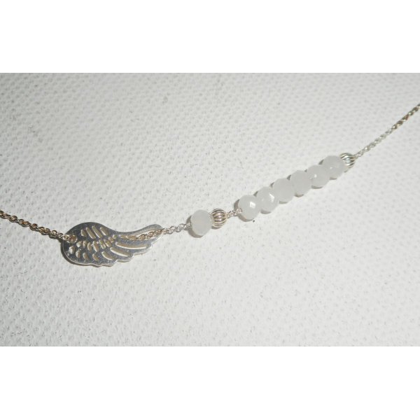 Collier ras de cou en argent 925 avec petite aile et perles en cristal blanc