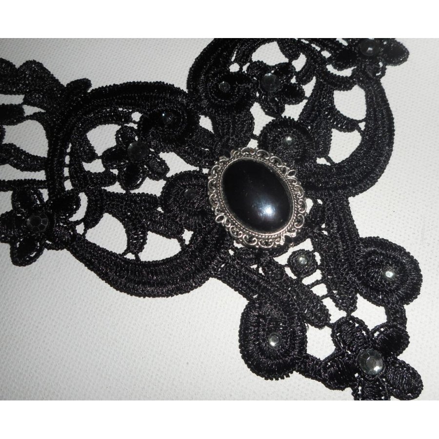 Collier de soirée ras de cou en dentelle noire avec pierre d'hématite et cristal de Swarovski sur chaine