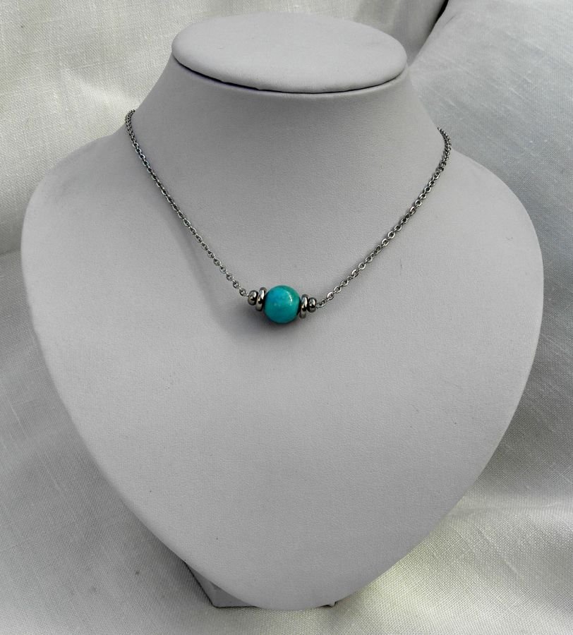 Collier solitaire avec pierre en amazonite bleu et perles en acier inoxydable