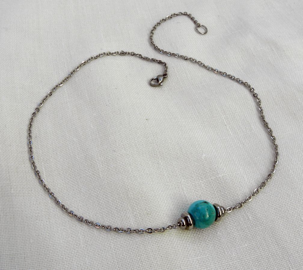 Collier solitaire avec pierre en amazonite bleu et perles en acier inoxydable