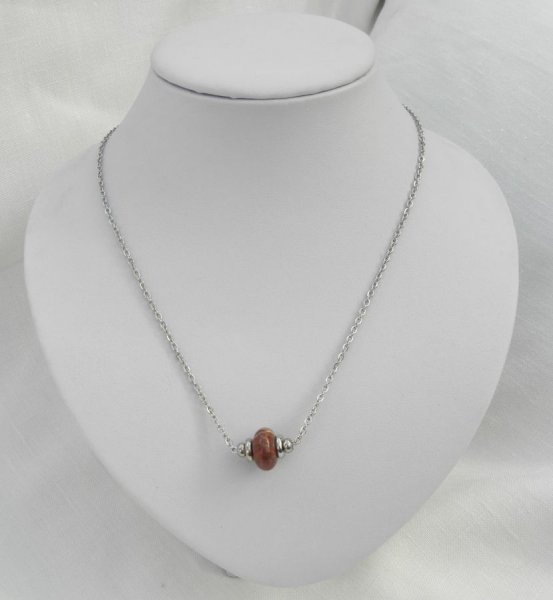 Collier solitaire avec pierre en jaspe rondelle marron et perles en acier inoxydable