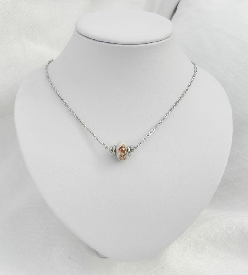 Collier solitaire avec pierre en jaspe rondelle beige et perles en acier inoxydable