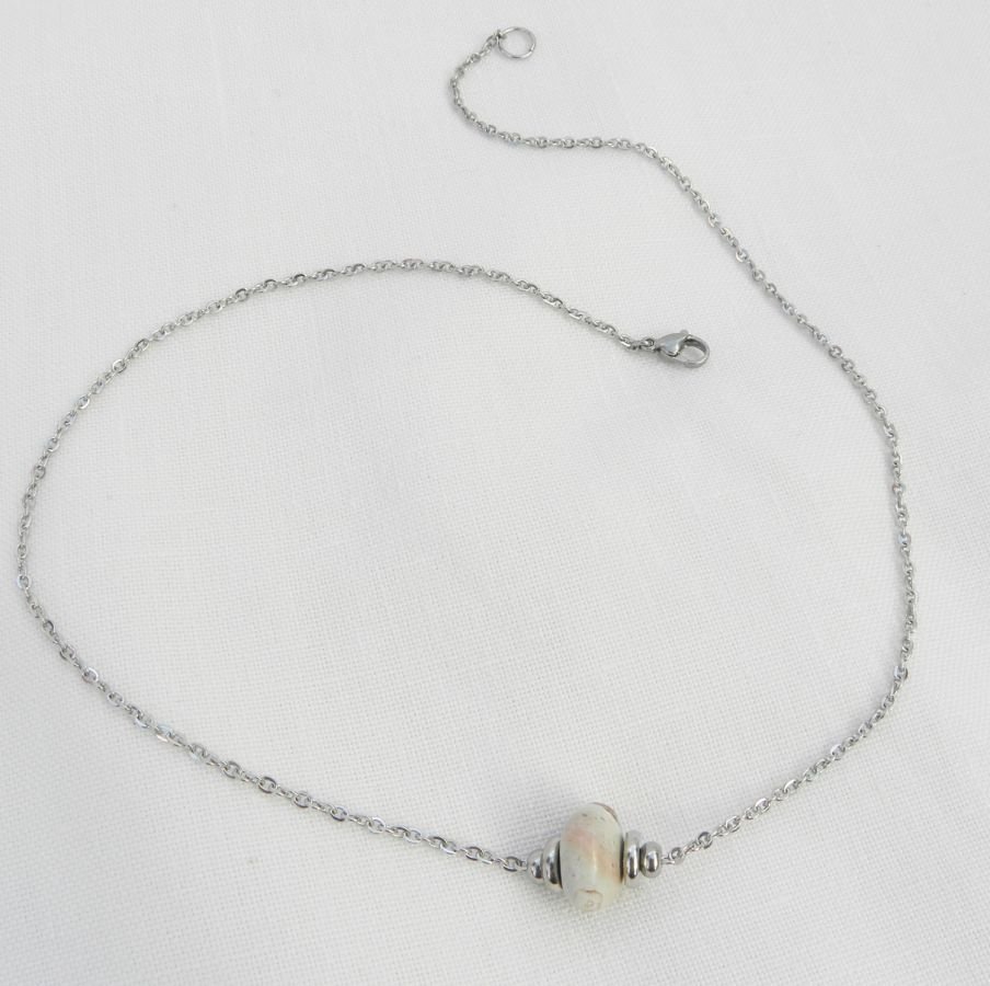 Collier solitaire avec pierre en jaspe rondelle beige et perles en acier inoxydable