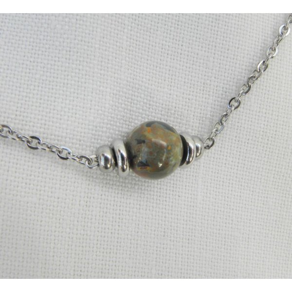 Collier solitaire avec pierre en jaspe ronde et perles en acier inoxydable